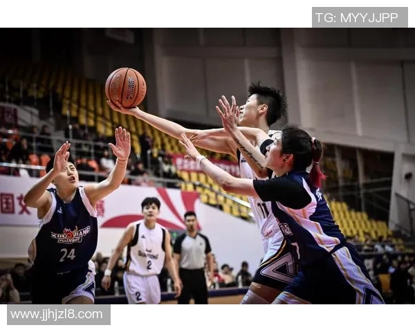 CBA精彩对决上海队与新疆队全场比赛录像回放分析与精彩瞬间汇总